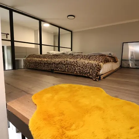 Loft Apartment *